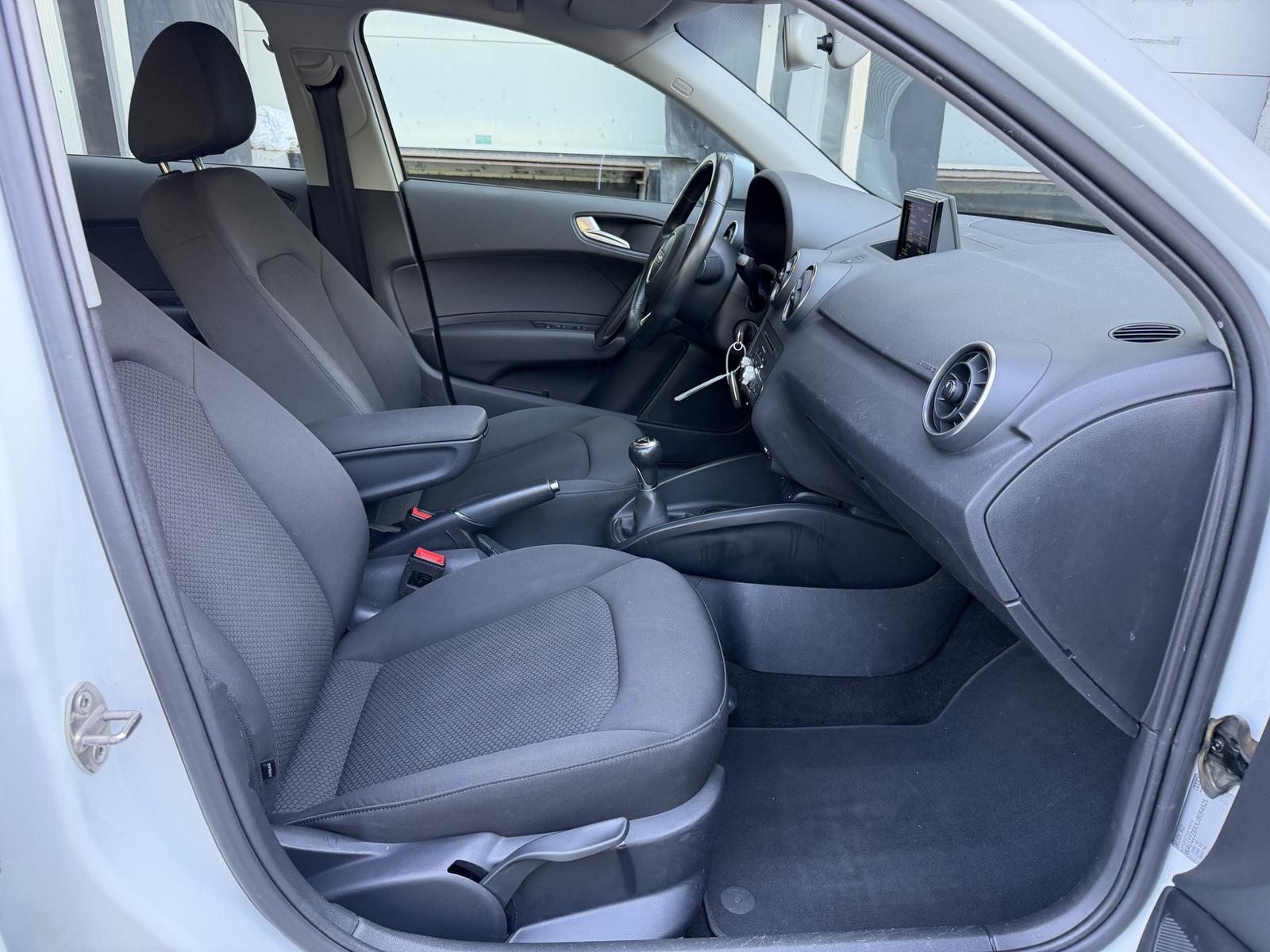 Audi A1 Sportback Ultra Xenon Sitzheizung Tempomat 