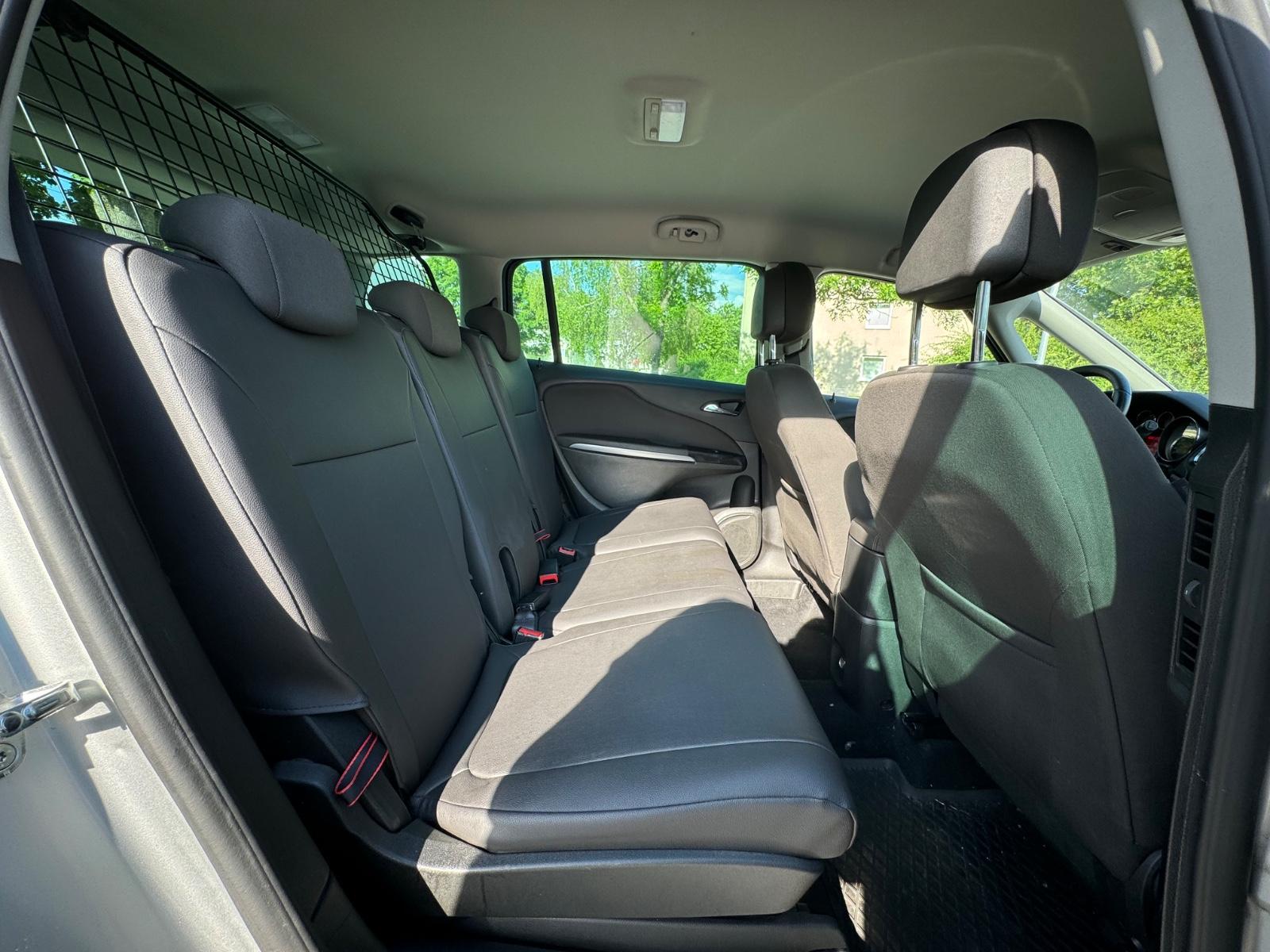 Opel Zafira 2012 — photo 22