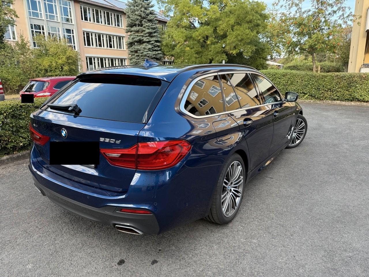BMW 530d xDrive Touring M PAKET PANO CARPLAY HUD