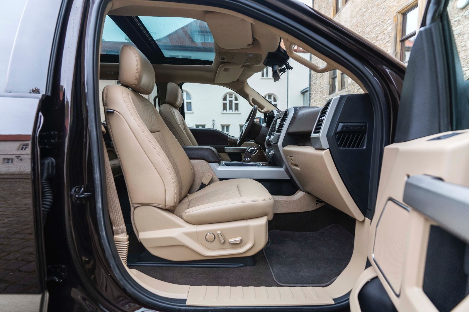 Fahrzeugabbildung Ford F 150 LARIAT 5.0L B&O AHK TOTW 360° PANO SHZ/K