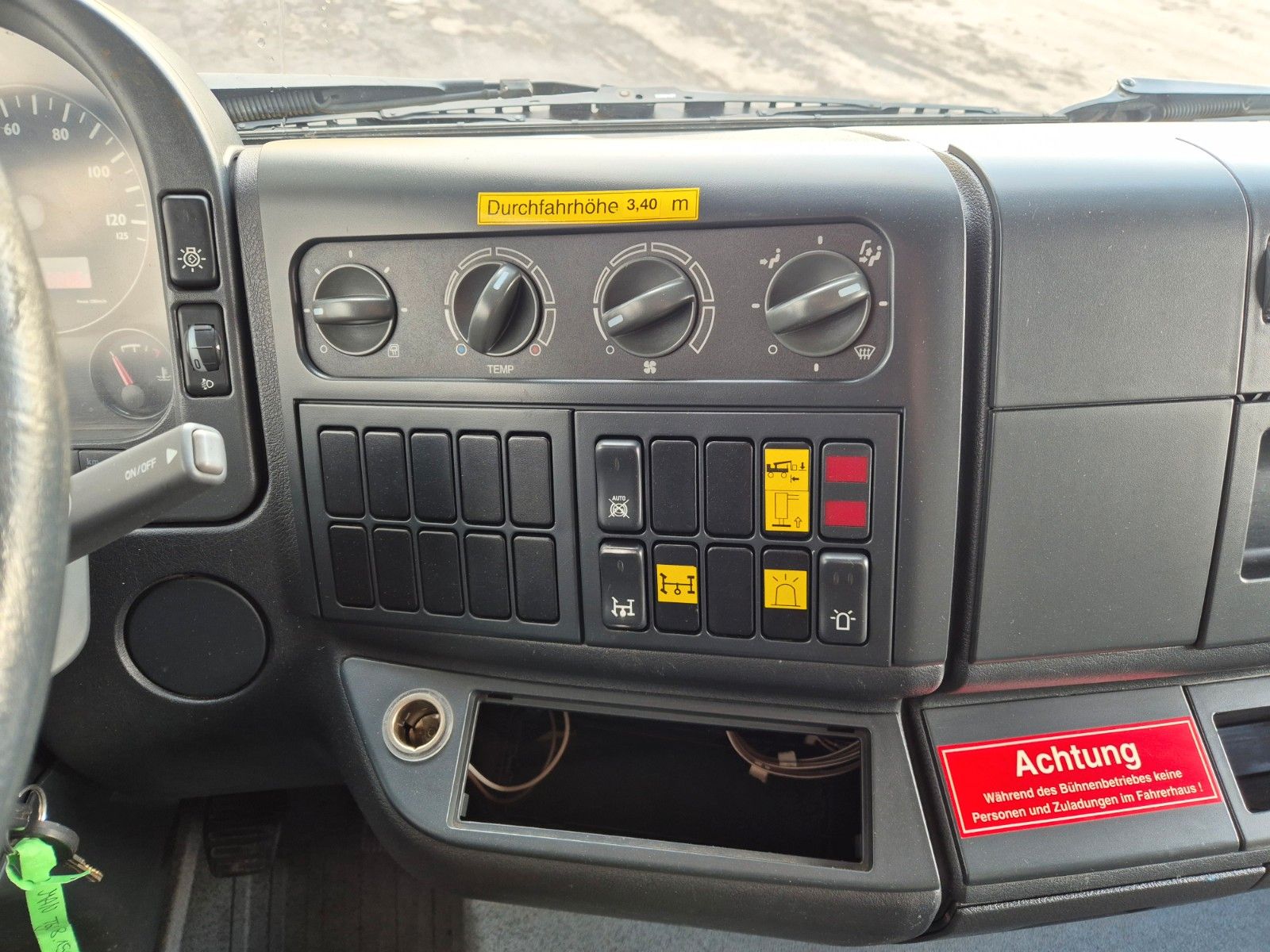 Fahrzeugabbildung MAN TGL 8.150 4x2 Bison Palfinger TKA 30