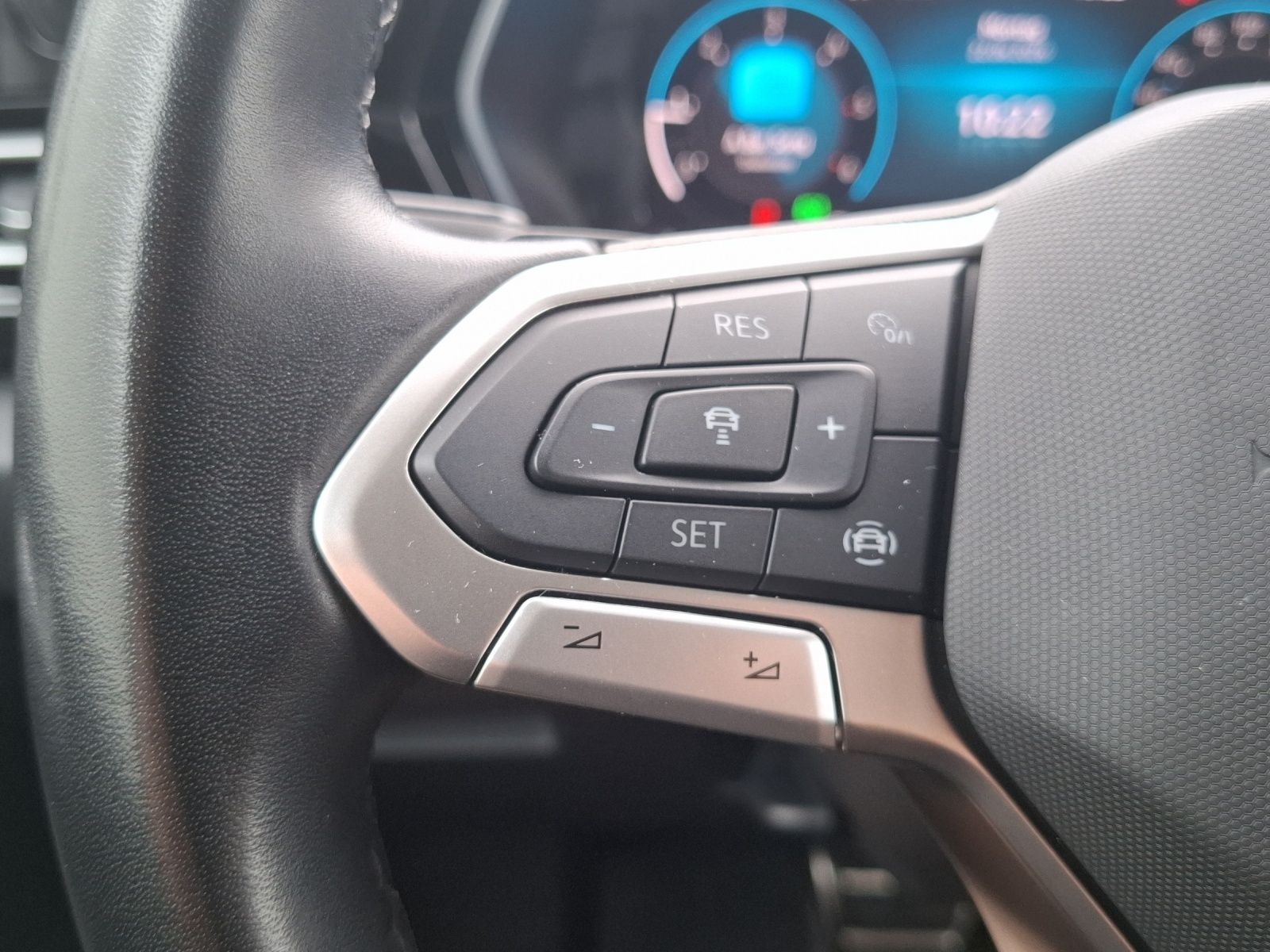 Fahrzeugabbildung Volkswagen Caddy Maxi TDI Style DSG LED AHK Navi AID ACC PD