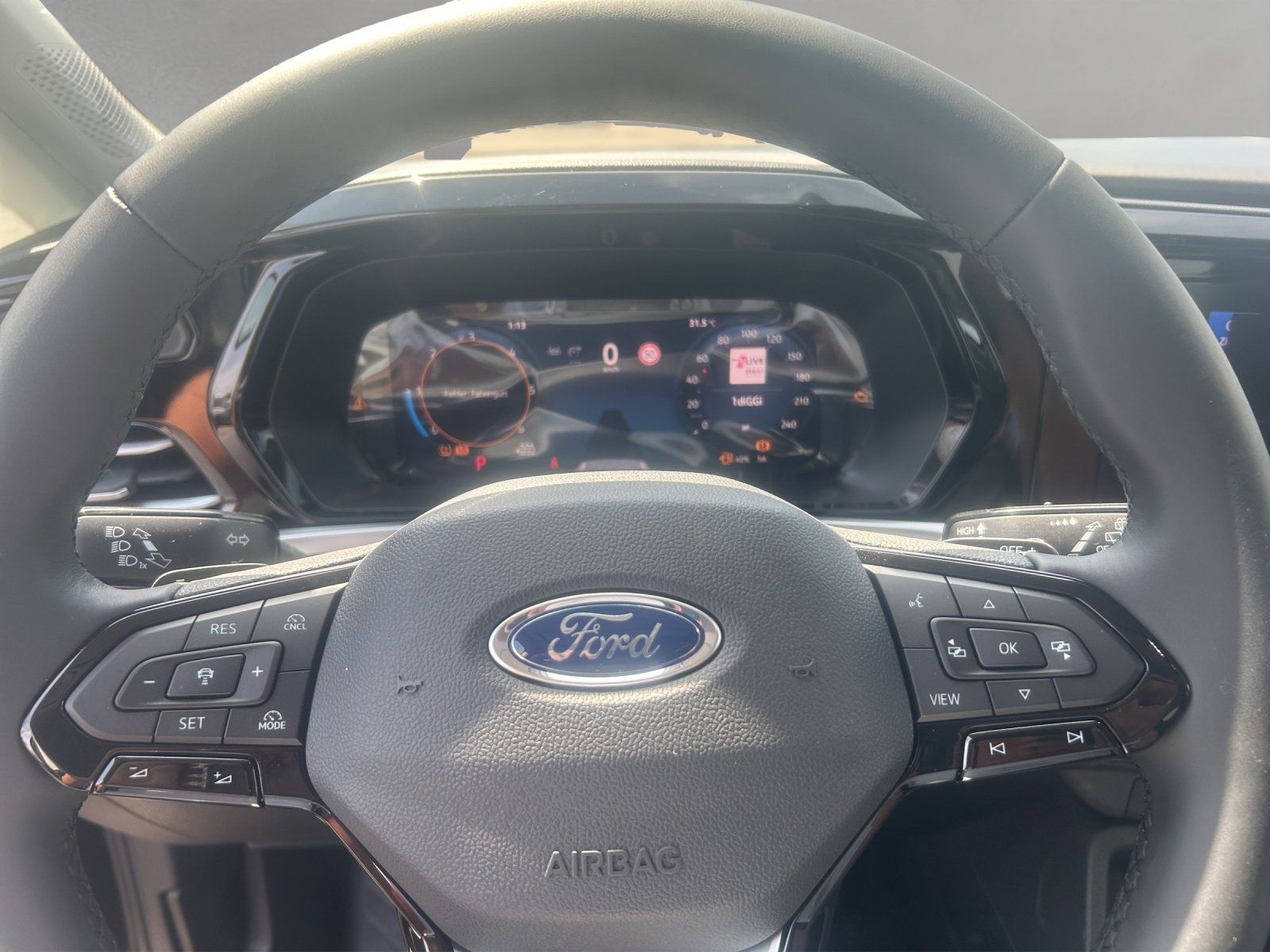 Fahrzeugabbildung Ford Tourneo Connect Titanium L1 Automatik PDC Kamera