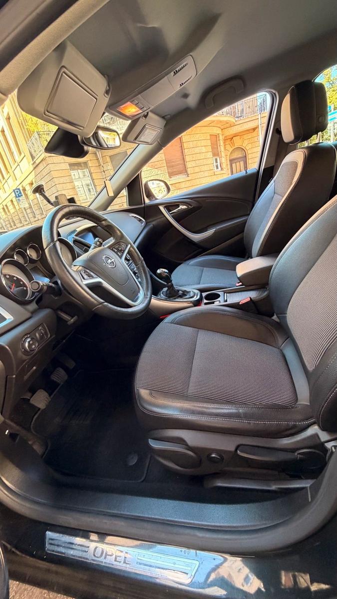 Opel Astra 2014 — engine 140 HP (103kW)