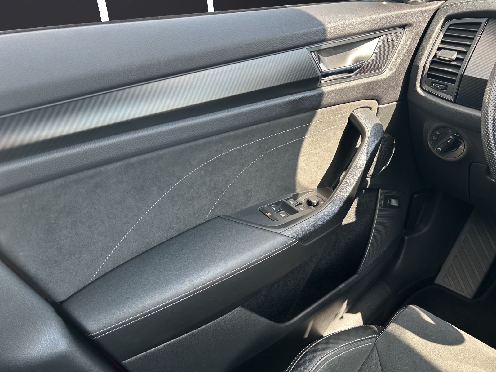 Fahrzeugabbildung SKODA Kodiaq TDI Sportline DSG 4x4 Matrix AHK Navi VC