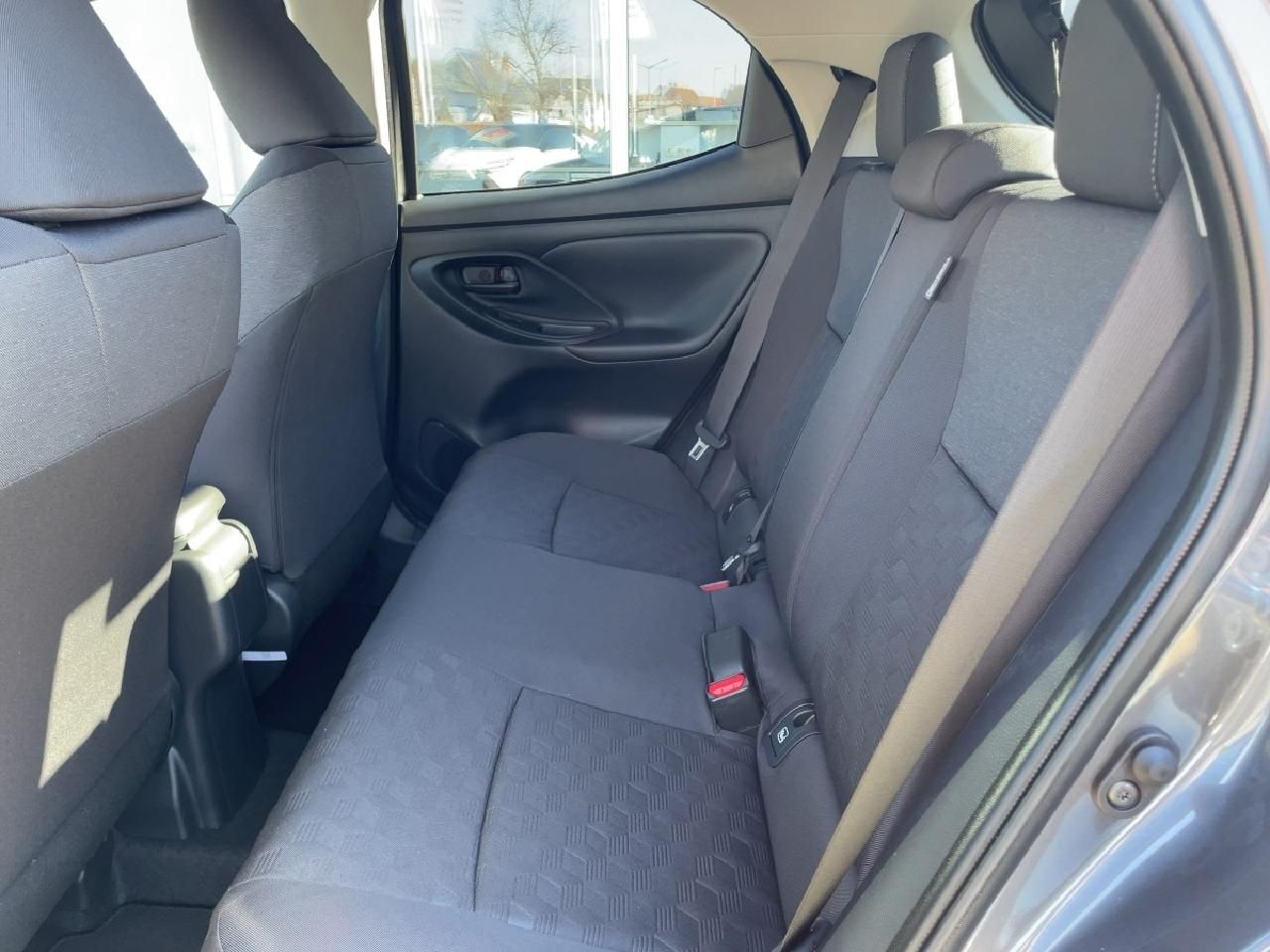 Fahrzeugabbildung Toyota Yaris Hybrid 116PS Team D + Safety + Comfort