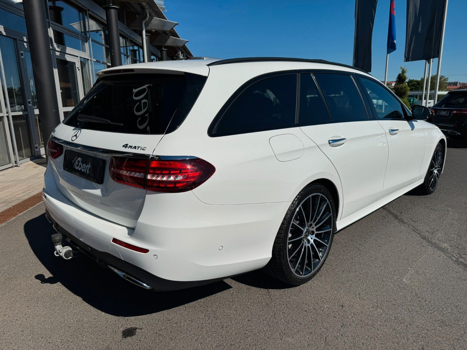 Fahrzeugabbildung Mercedes-Benz E 300 d  T 4M AMG HUD+PANO+AHK+Burm+Distr+360°