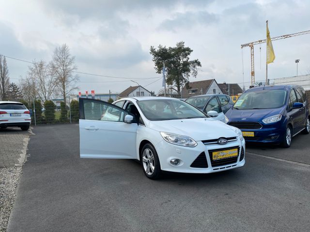 Ford Focus 1.6 NAVI Leder Xenon Schiebedach Kamera