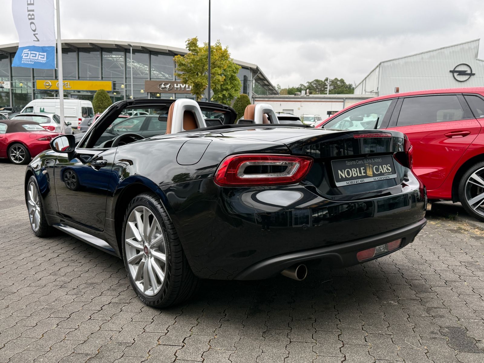 Fahrzeugabbildung Fiat 124 Spider Lusso KAM LED NAVI