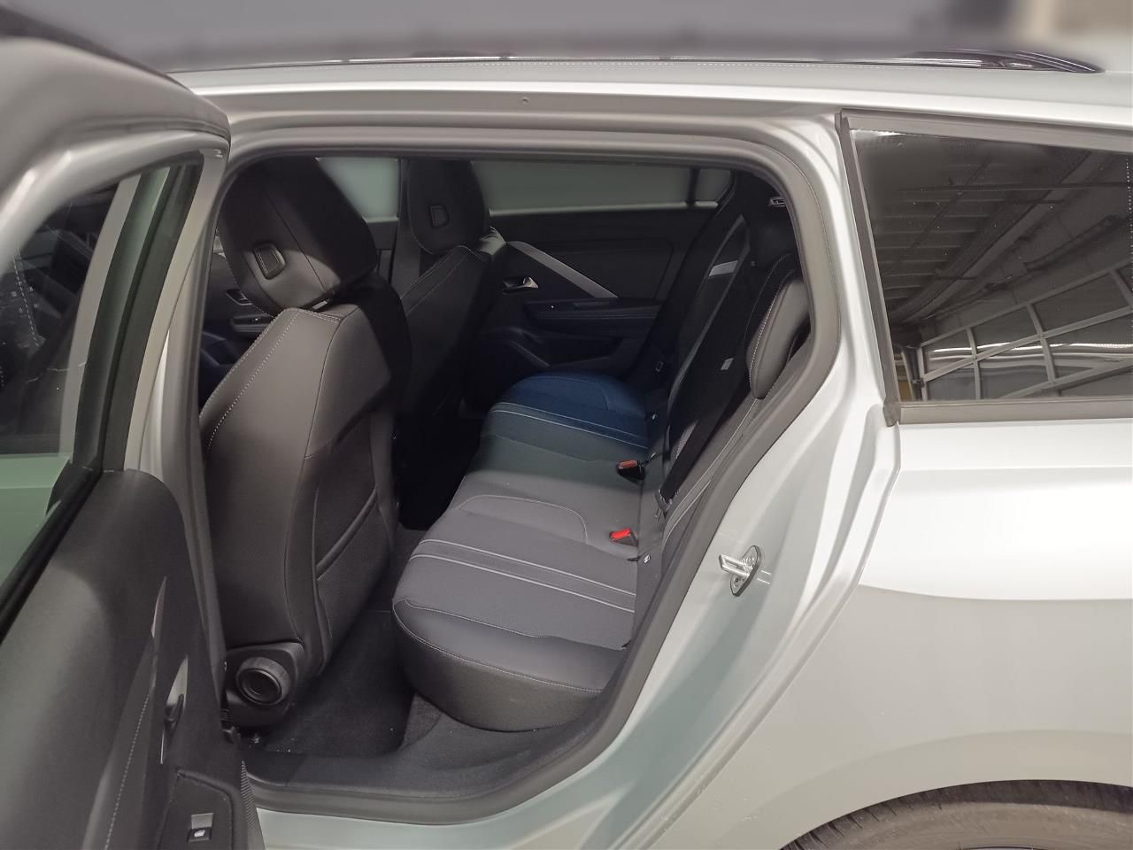 Fahrzeugabbildung Opel Astra Sports Tourer GS 1.2 Turbo Automatik