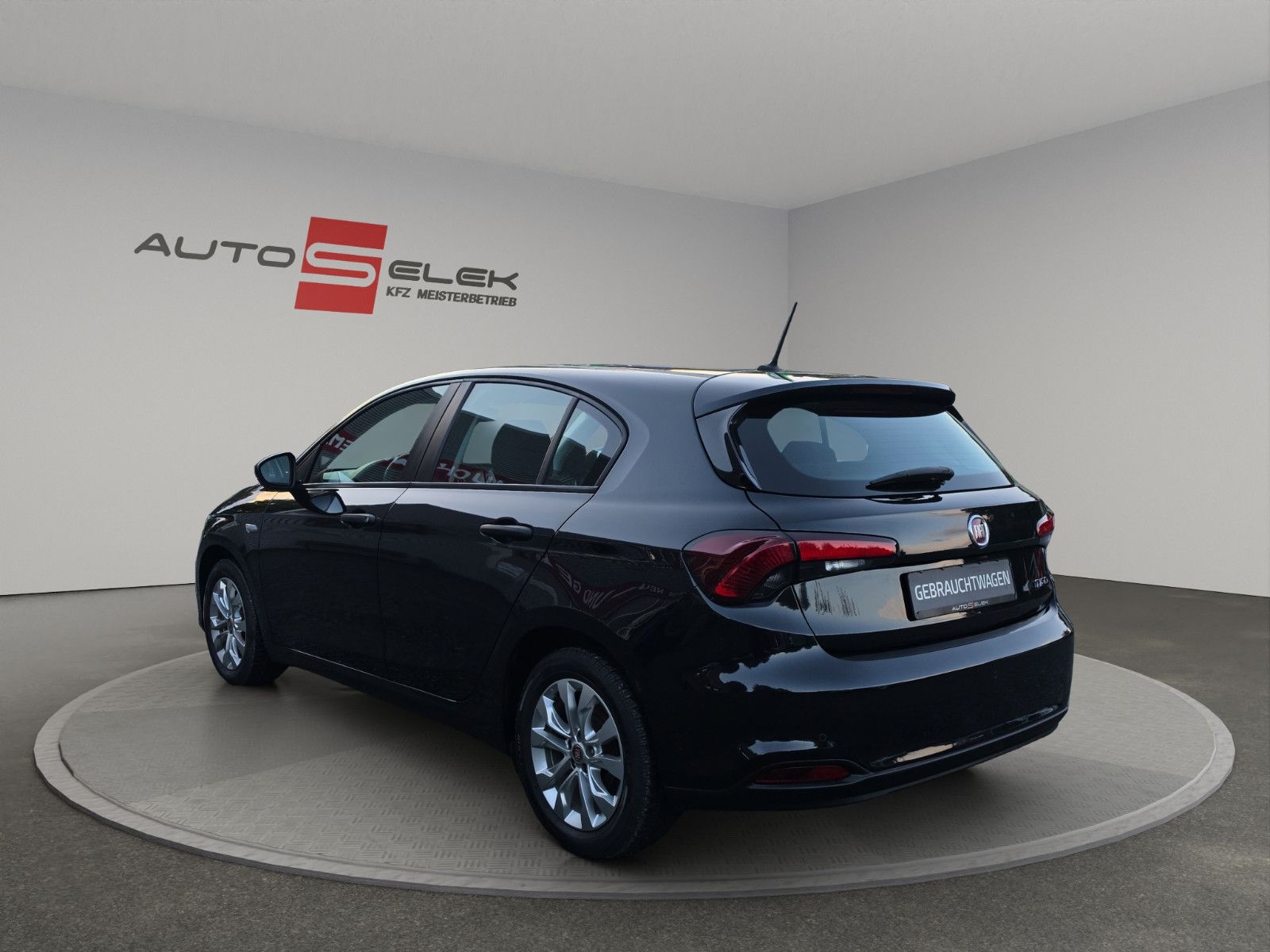 Fahrzeugabbildung Fiat Tipo Street NAVI SHZ PDC