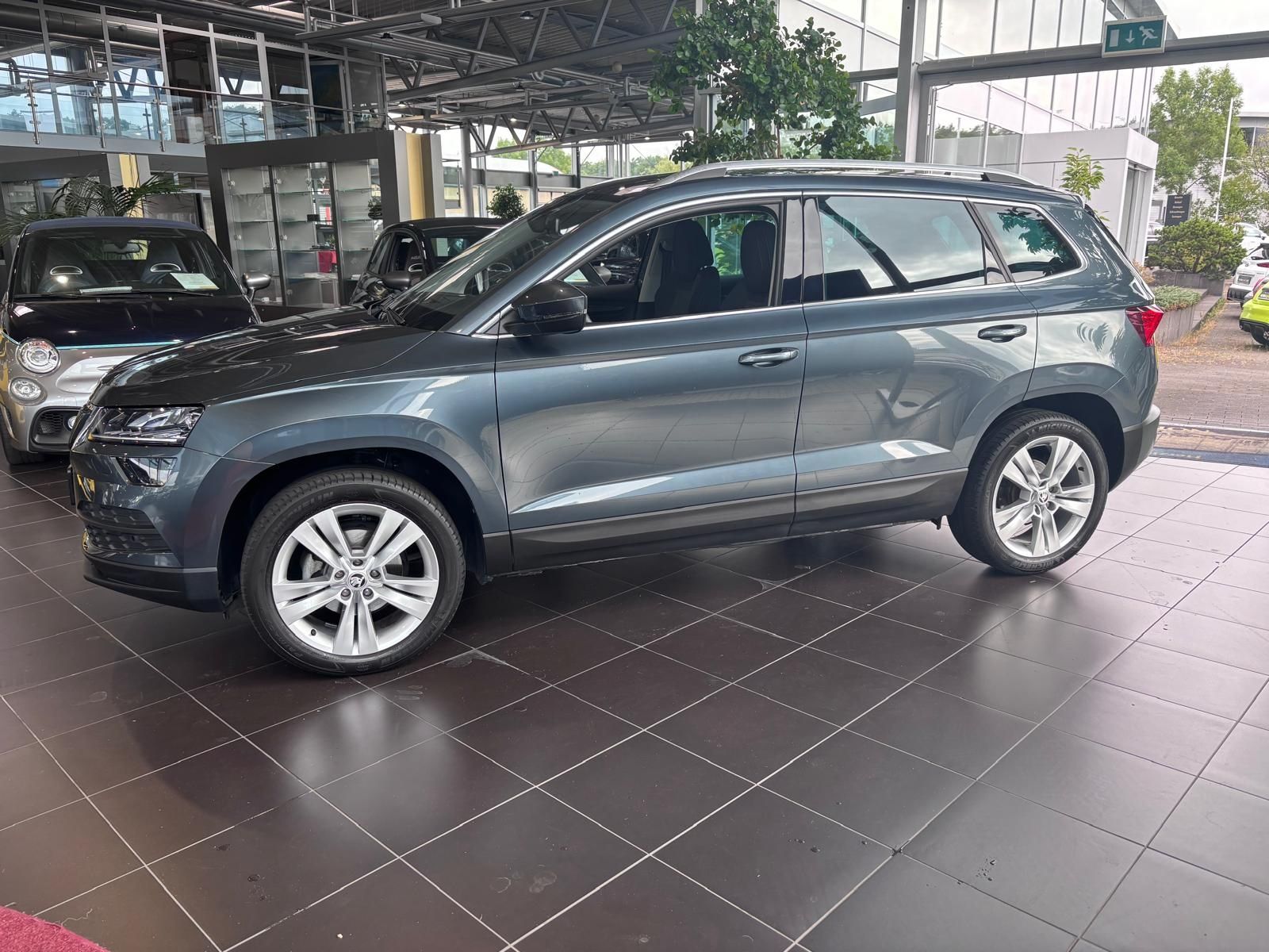 Fahrzeugabbildung SKODA Karoq Style AHK ACC LED RFK