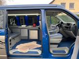 Volkswagen T6 mit Wohnmobil Zulassung und 4 Schlafplätzen - blaue Volkswagen T6 andere