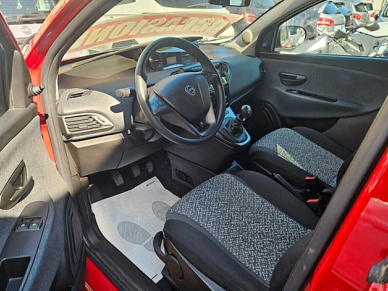 Lancia Ypsilon 1.0 FireFly Hybrid Ecochic Silver