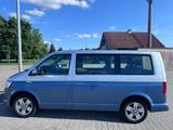 Volkswagen T6 Multivan - blaue Volkswagen T6 Multivan