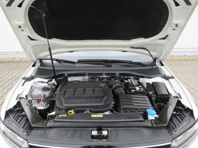 Passat Variant 2.0 TDI DSG Business AHK/LED/NAVI