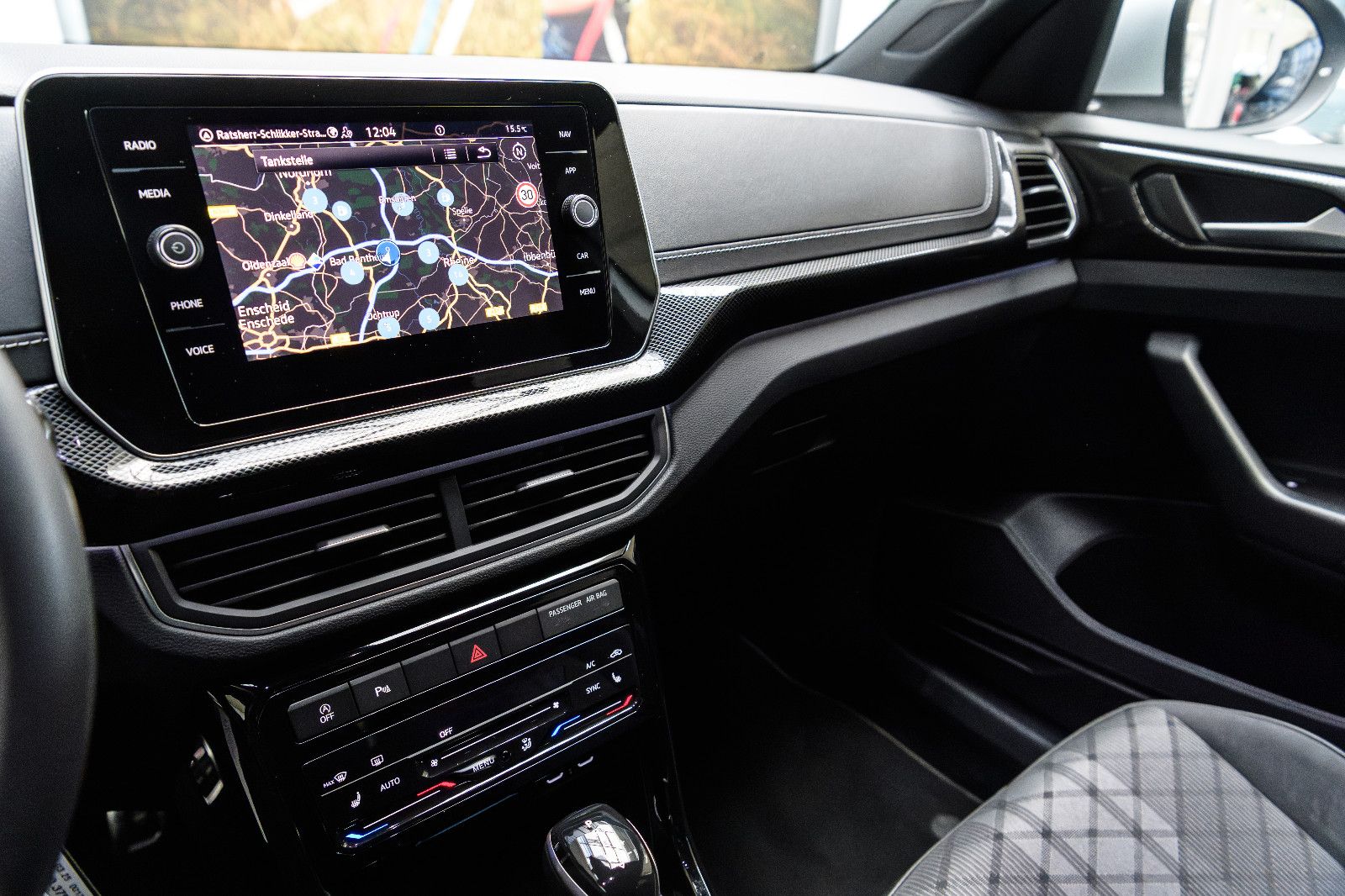 Fahrzeugabbildung Volkswagen T-Cross R-Line 1.5 TSI DSG IQ-LED+AHK+KAMERA+ACC