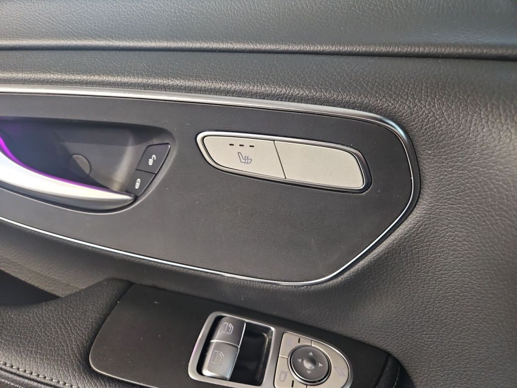 Fahrzeugabbildung Mercedes-Benz V 300 AVG extralang 8 Sitze STHZ AR ele.ST DISTR