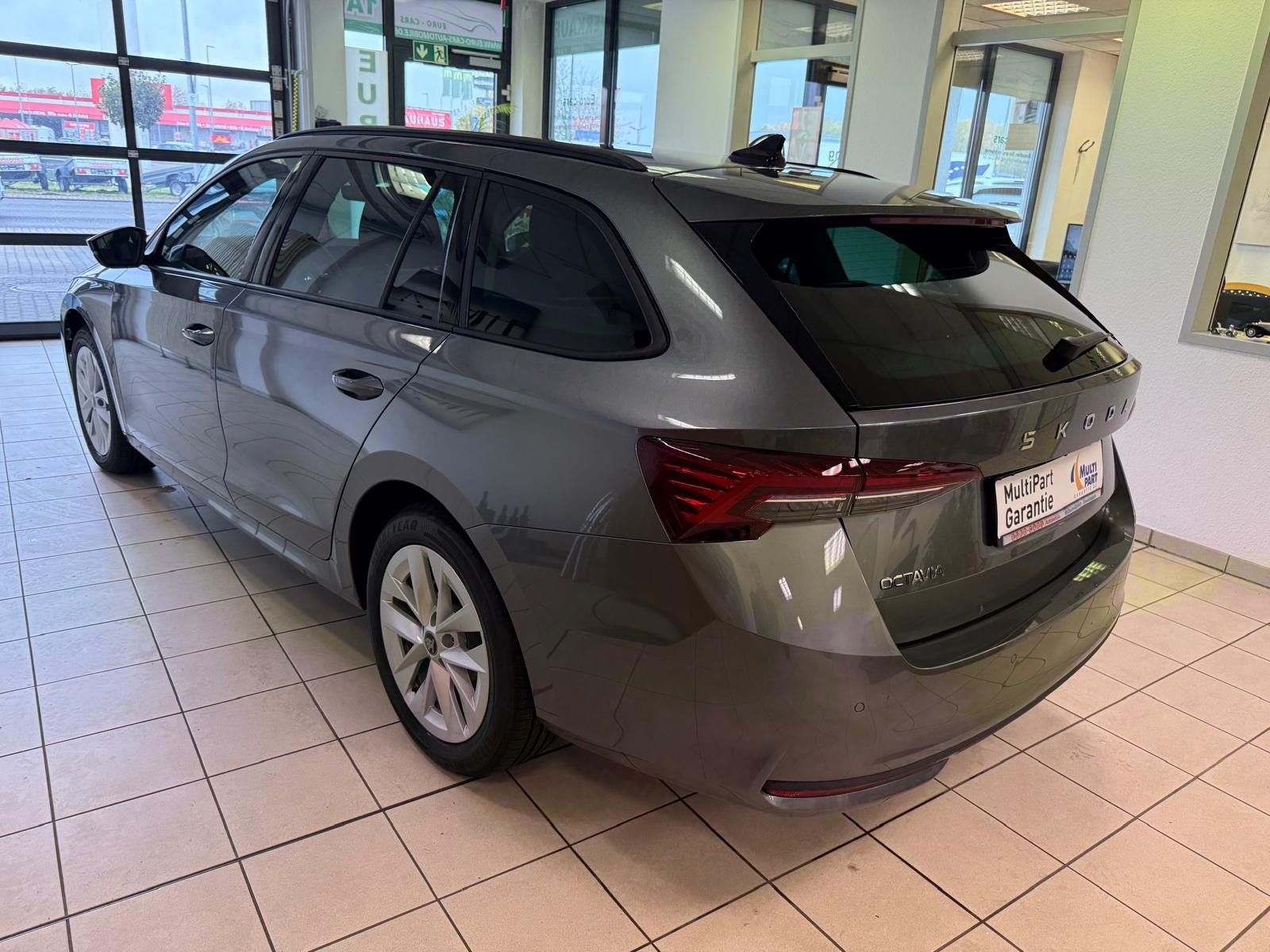 Fahrzeugabbildung SKODA Octavia Combi 2.0 TDI 110 kW Selection / AHK/LED