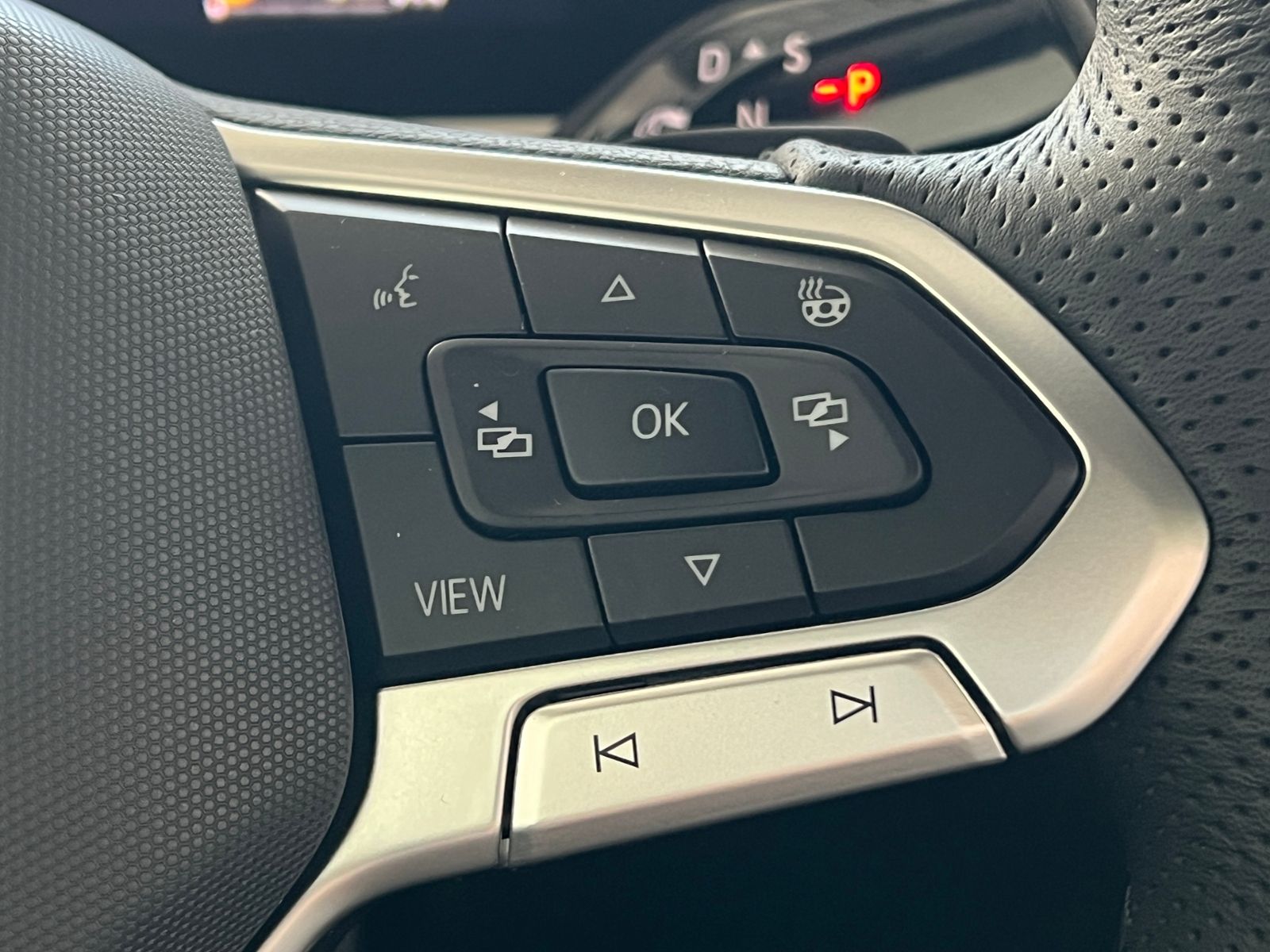 Fahrzeugabbildung Volkswagen Passat R-Line 2.0 TDI DSG 4MOTION *Black Style,P