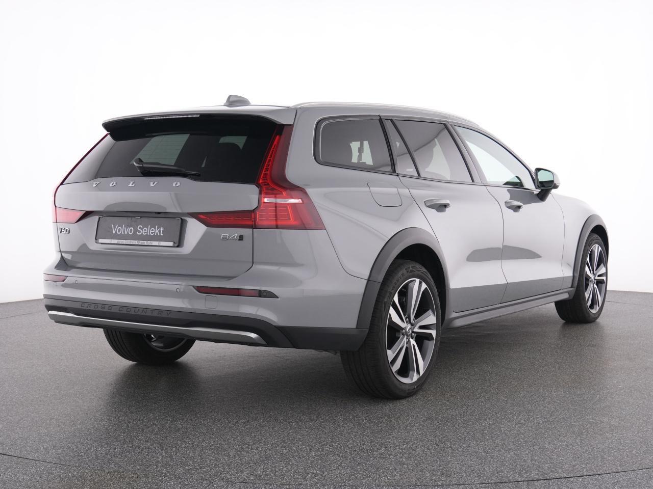 Volvo V60 Cross Country B4 AWD PLUS LM19+MEMORY+
