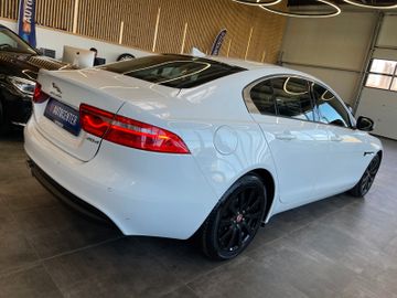 Jaguar XE Pure *NAVI*360°*SZHZ*TEMPO*BI-XENON*PDC*TOUCH