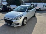 Hyundai i20 1.2 55kW blue Classic - Hyundai i20 Gebrauchtwagen in Stuttgart