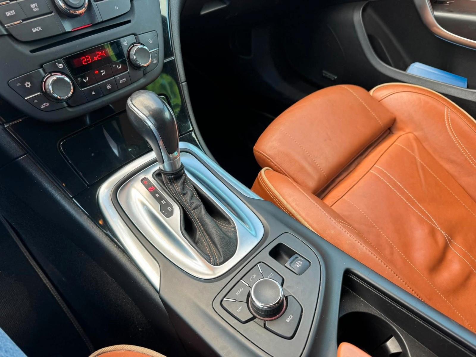 Opel Insignia 2011 — photo 18