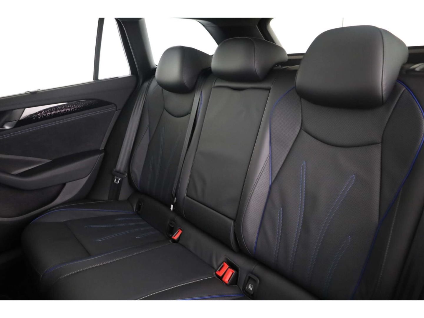 Volkswagen Passat - Bild 14