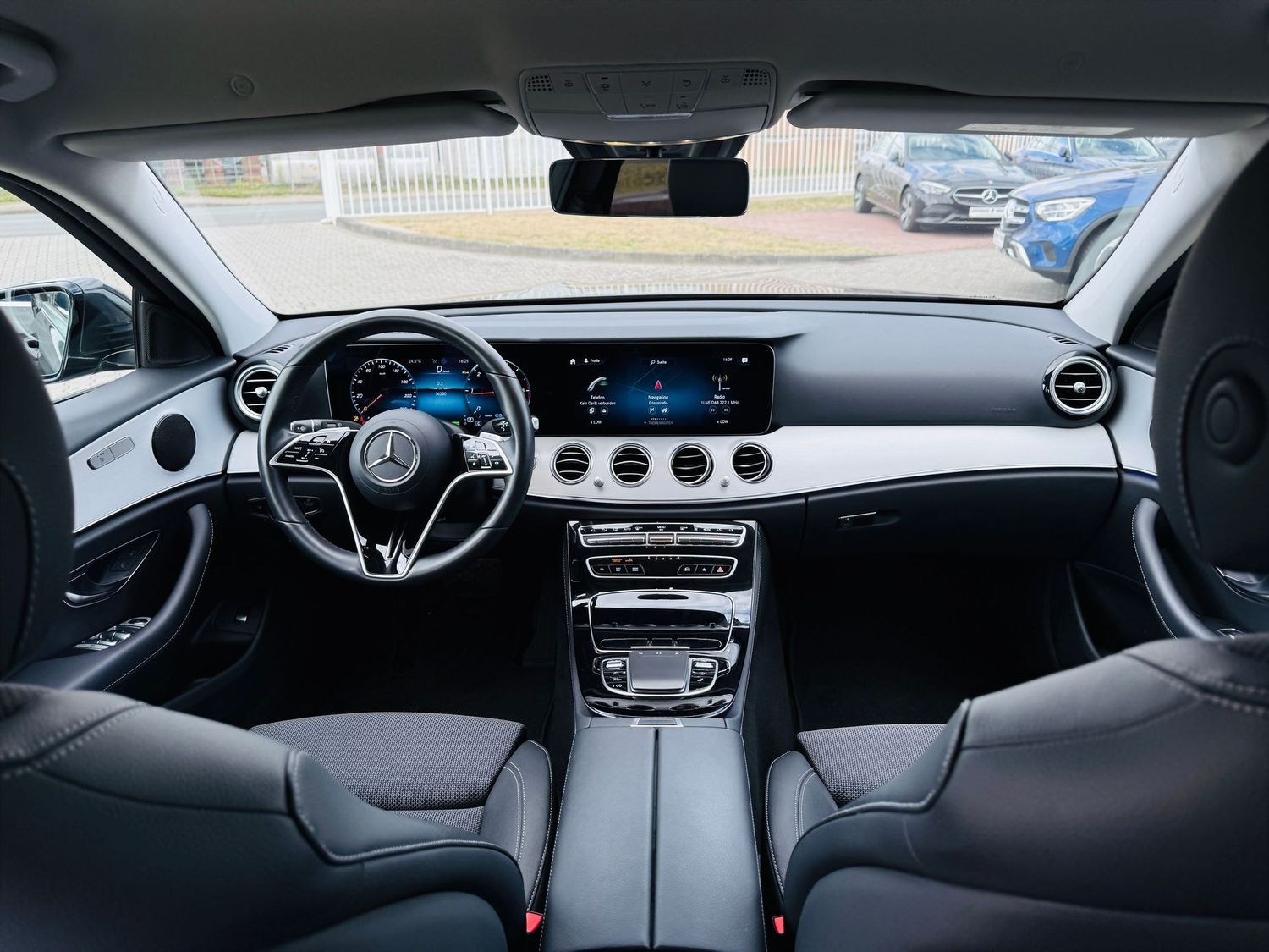 Fahrzeugabbildung Mercedes-Benz E 220 T d AVANTGARDE, Standheizung, MBUX Premium