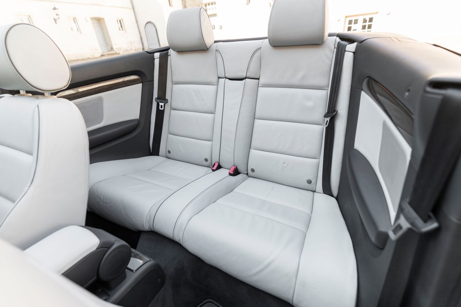 Fahrzeugabbildung Audi S4 Cabriolet 4.2 quattro TEMPOMAT M+S LEDER