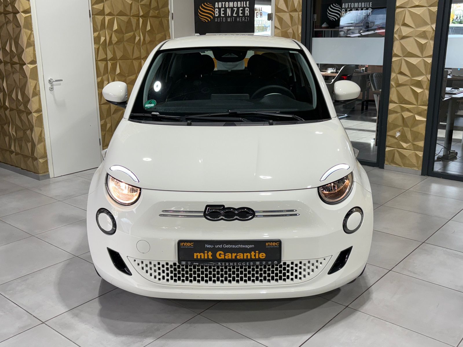 Fahrzeugabbildung Fiat 500e/Basis/TEMPOMAT/APPLE/KLIMA/SPURHALTEASSISTE