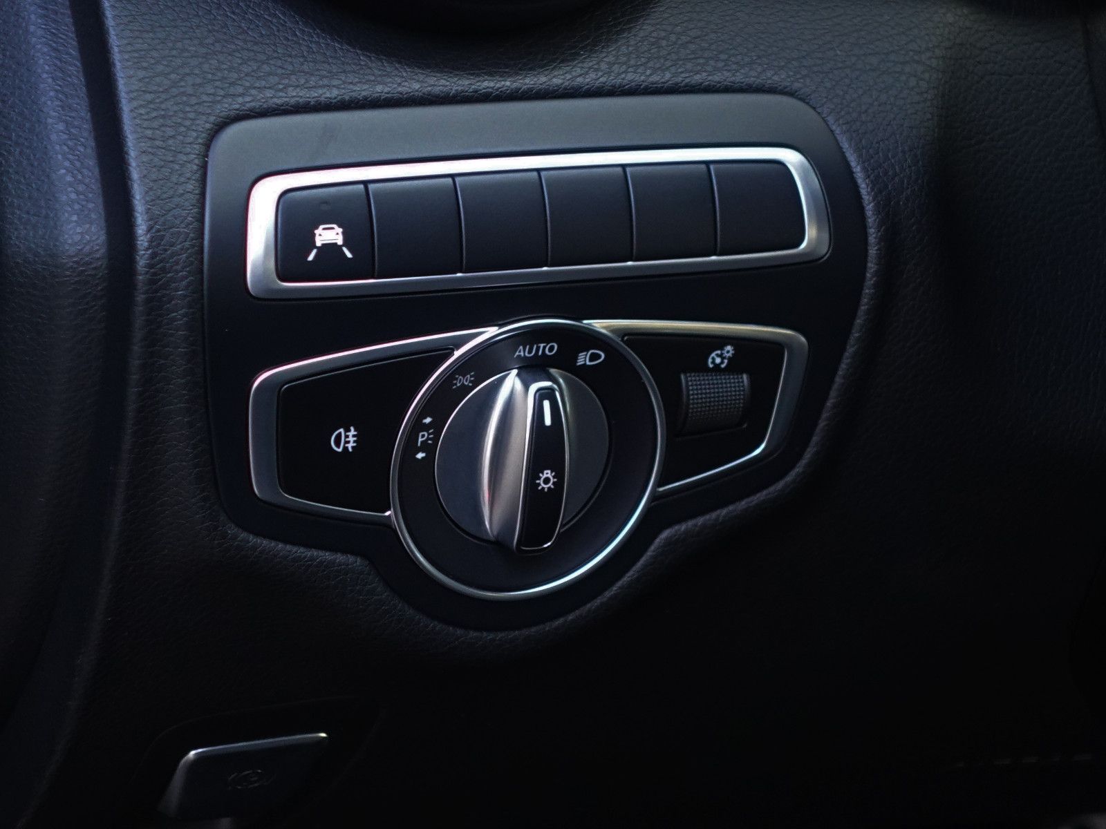 Fahrzeugabbildung Mercedes-Benz C 220d T 4MATIC 9G-T AMG Line Assist CarPlay RFK