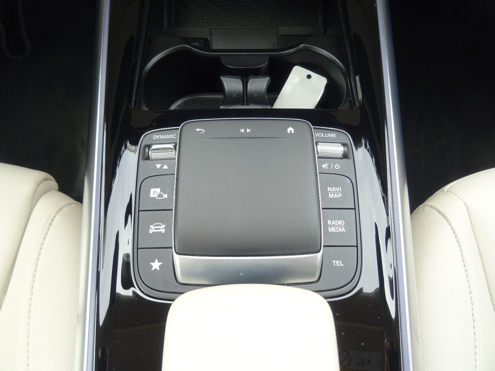 Mercedes-Benz GLA 180 Progressive Leder LED Temp Garantie foto 16