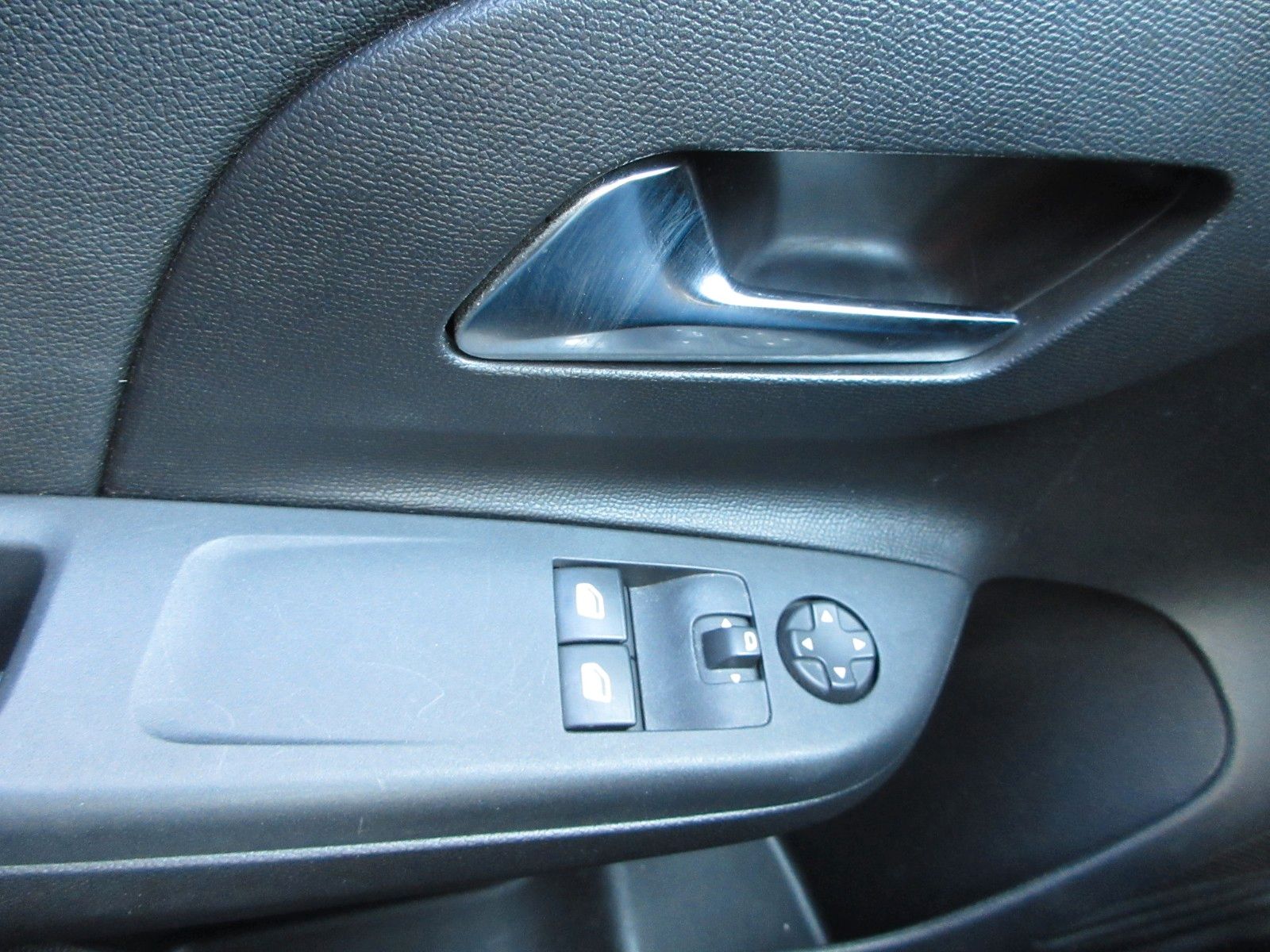 Fahrzeugabbildung Opel Corsa F Elegance 1.2T LED/NAVI/PDC/ALU