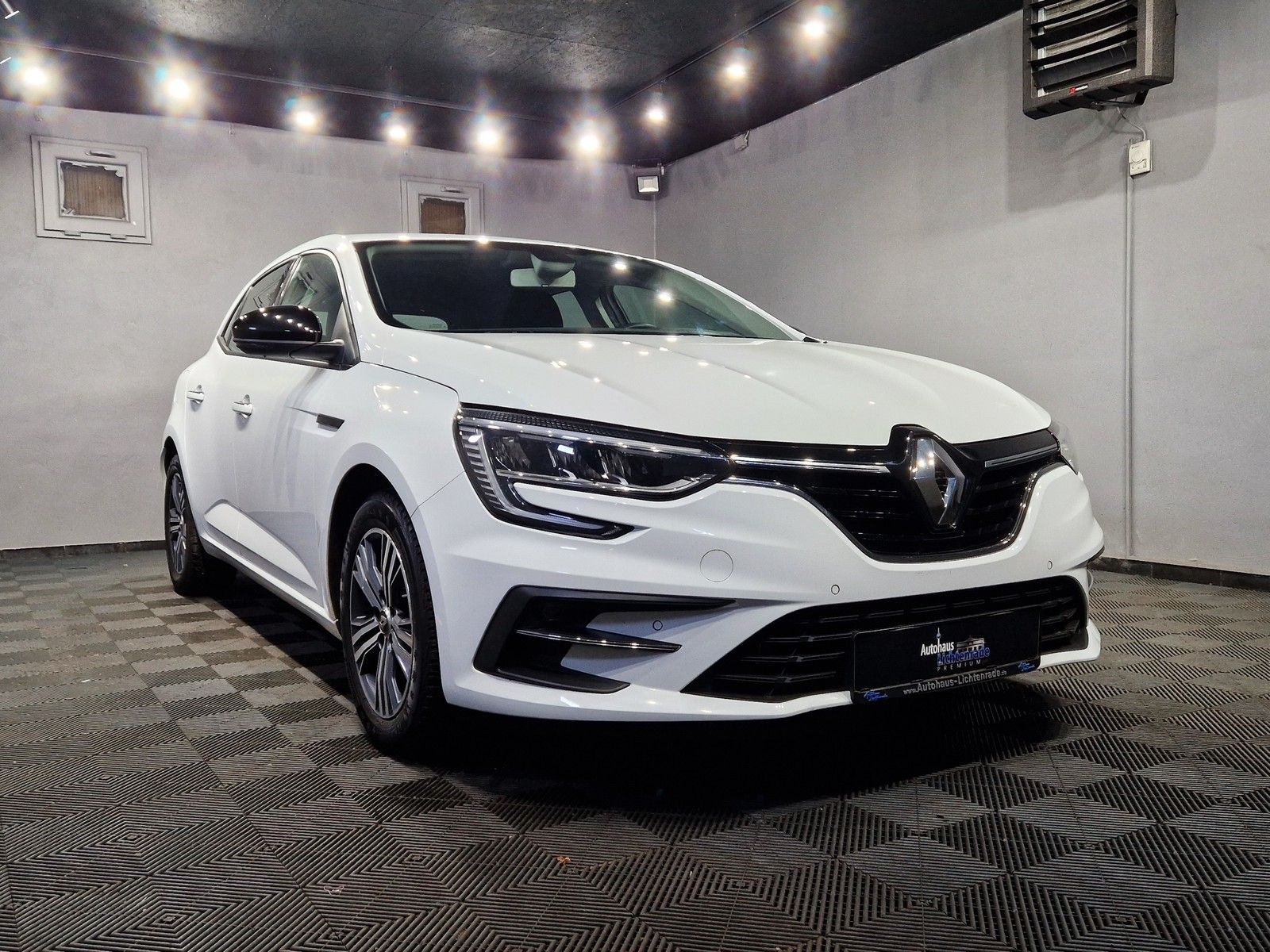 Renault Megane IV Equilibre|5 JAHRE GARANTIE|AUTO|NAVILE imagem 2