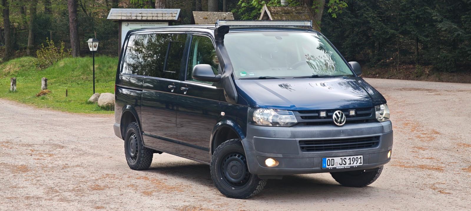 Volkswagen T5.2 mit Offroadoptik und kleinem Camperausbau