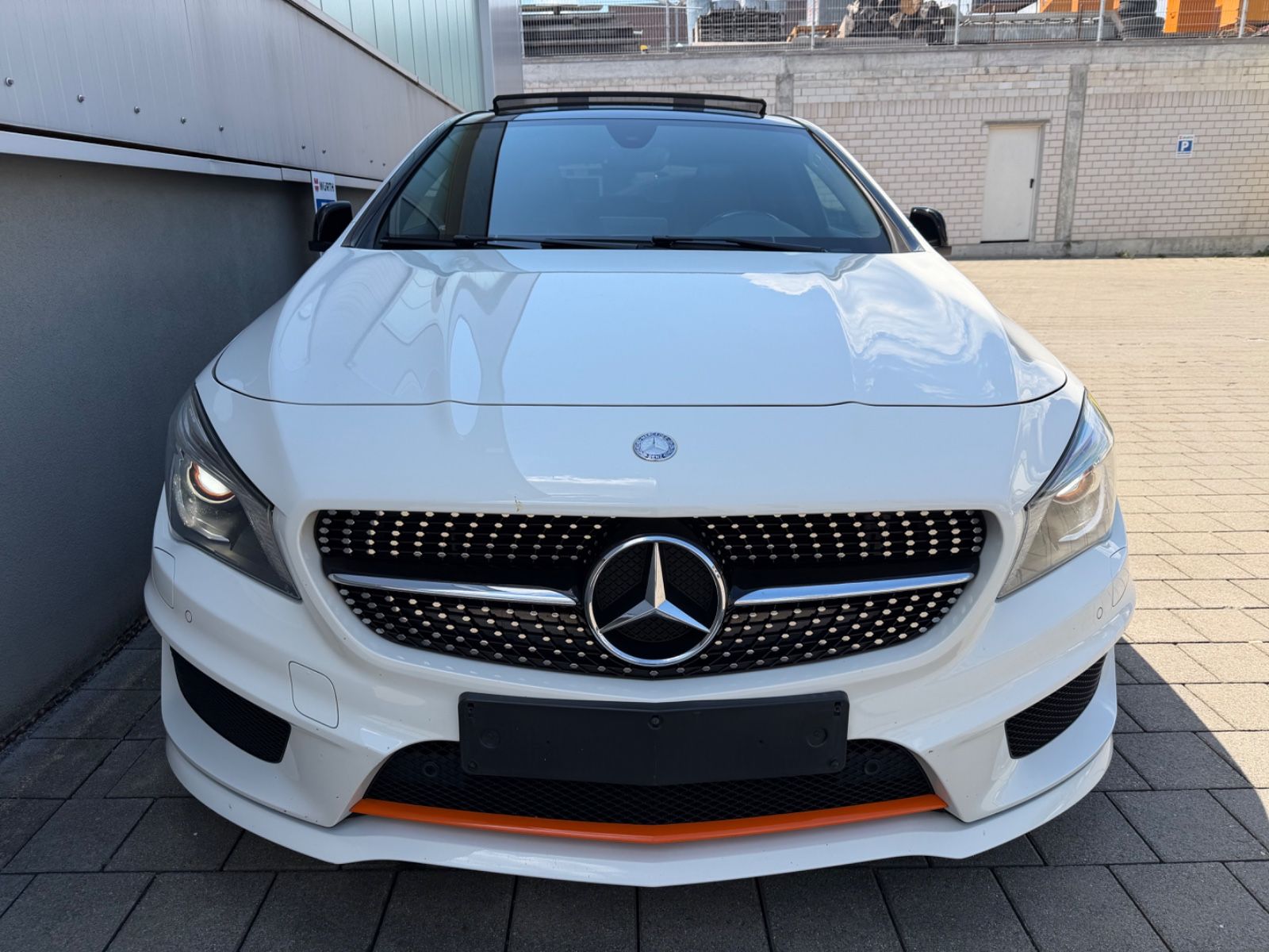 MERCEDES-BENZ CLA 200 Oran Art Edition*AMG*NIGH PAKET*PANO*CAM