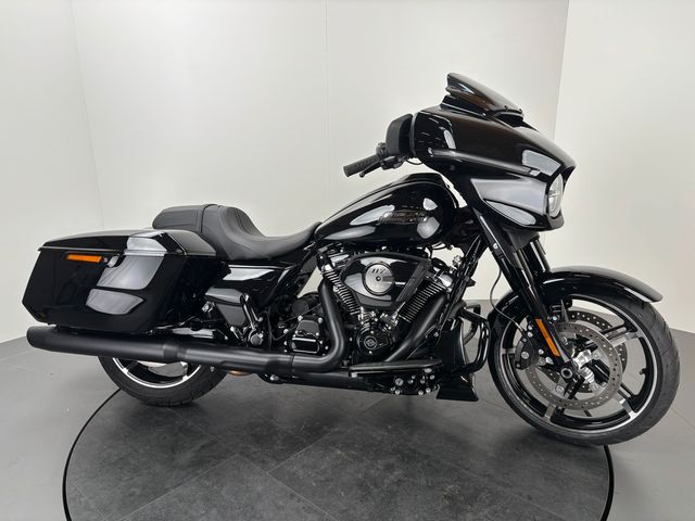 Harley-Davidson STREET GLIDE FLHX *NEUWERTIGER ZUSTAND*