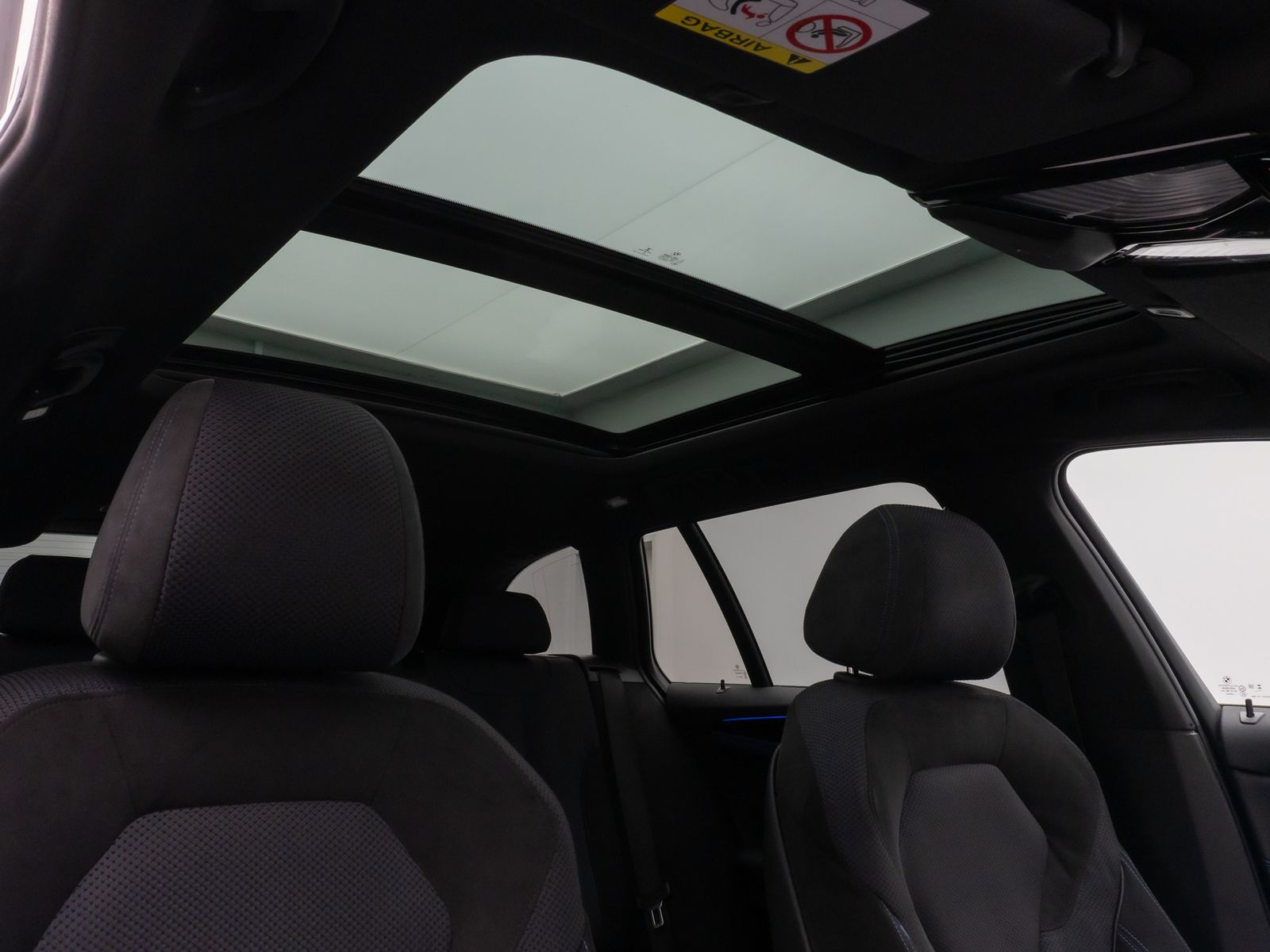 Fahrzeugabbildung BMW 530d M Sport Panorama Kamera Laser HUD DAB H/K