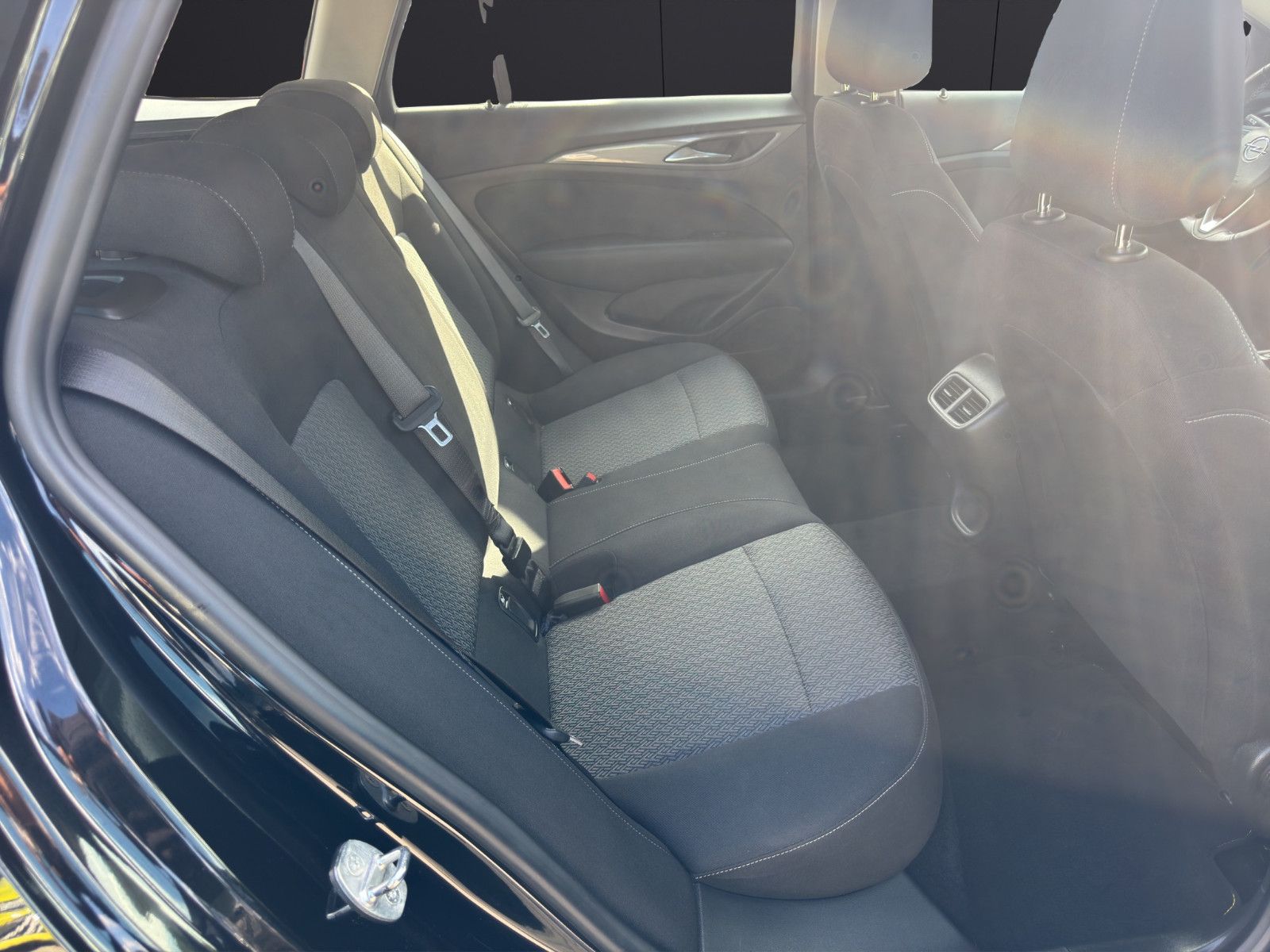 Fahrzeugabbildung Opel Insignia B Sports Tourer Edition/Apple CarPlay