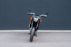 KTM Duke 690 R + A2 / 35 kW  + Akra + IXS Taschen