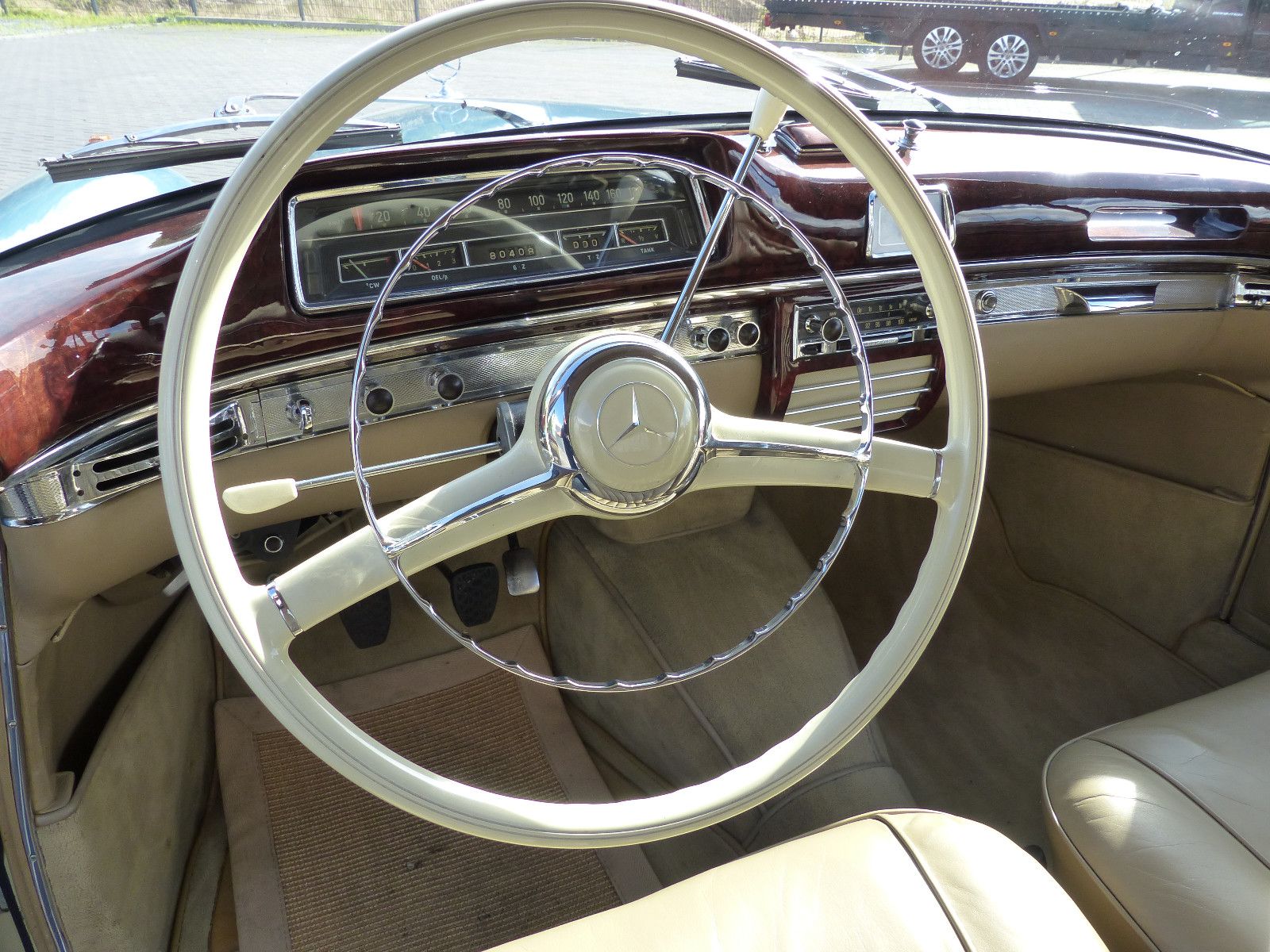 Fahrzeugabbildung Mercedes-Benz 220