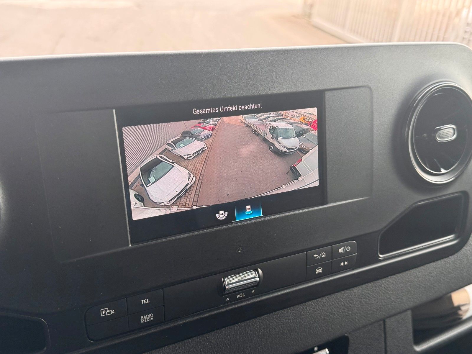 Fahrzeugabbildung Mercedes-Benz Sprinter 315 CDI Möbelkoffer Treppe Windabweiser