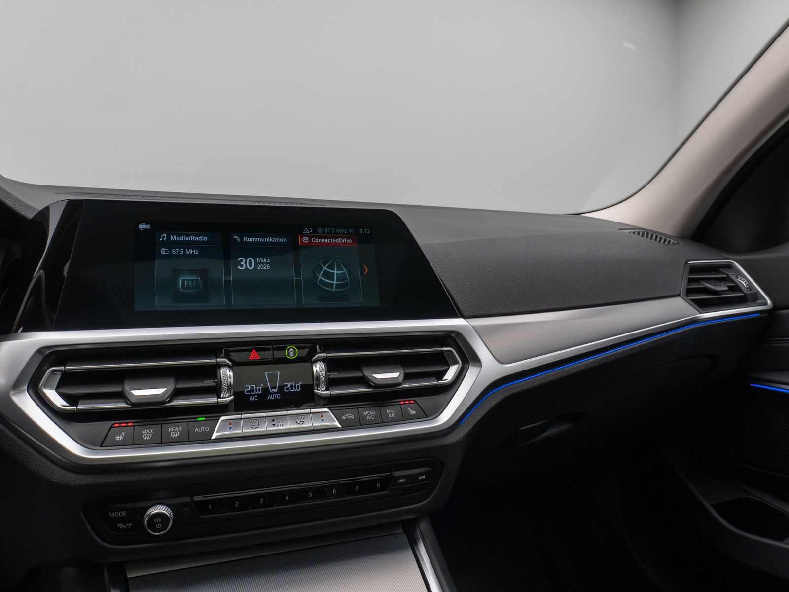 Fahrzeugabbildung BMW 330i Panorama Komfort Leder Sportsitz Stop&Go