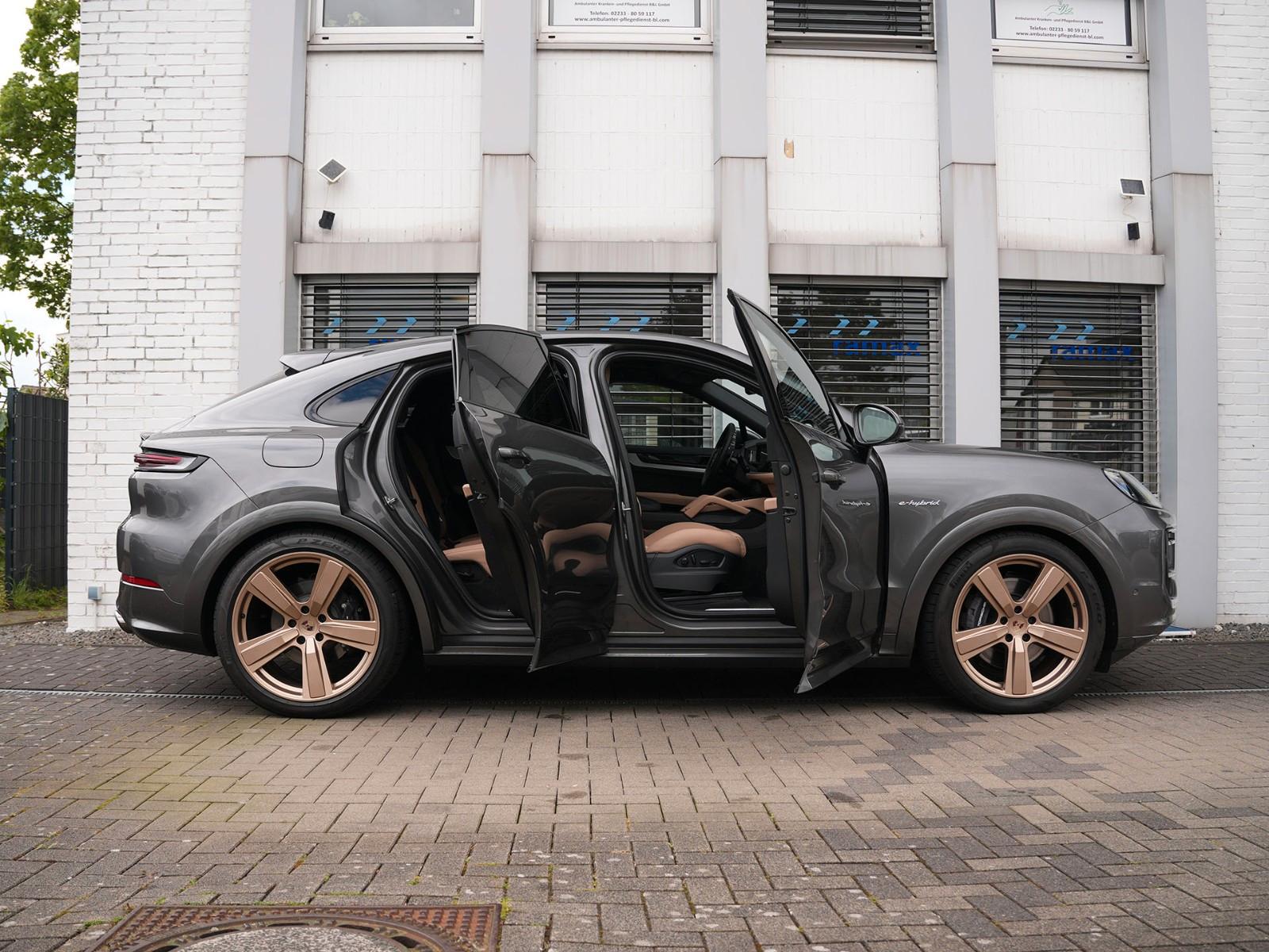 Porsche E-Hybrid Coupé SPORTDESIGN-AHK-22"-LEDER BEIGE