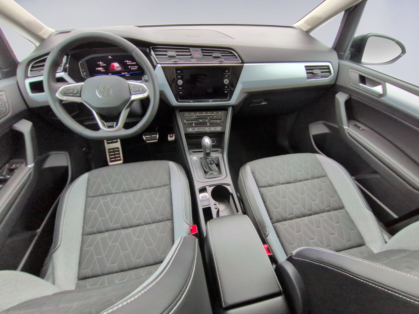 Touran R Line 1.5 TSI DSG 7Sitzer+AHK+PANO+MATRI