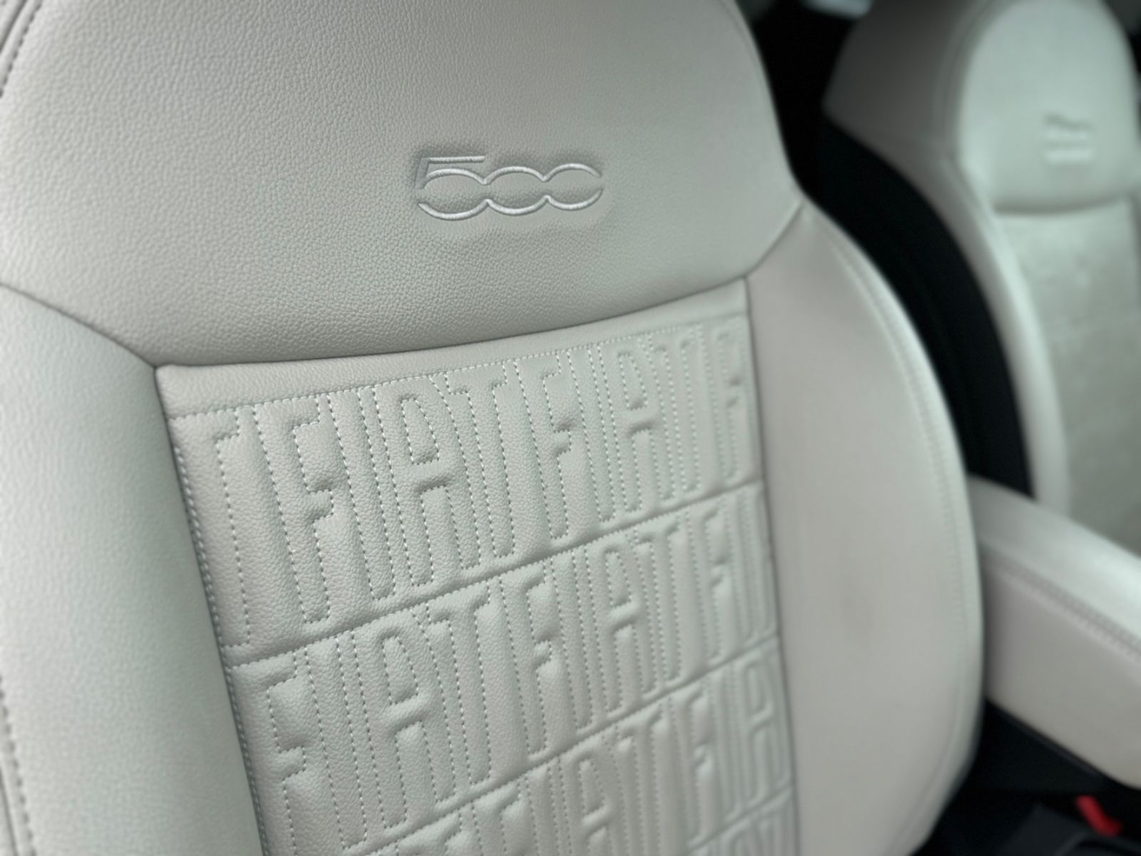 Fahrzeugabbildung Fiat 500 e La Prima/Leder/LED/R-Cam/ACC/Navi/SHZ