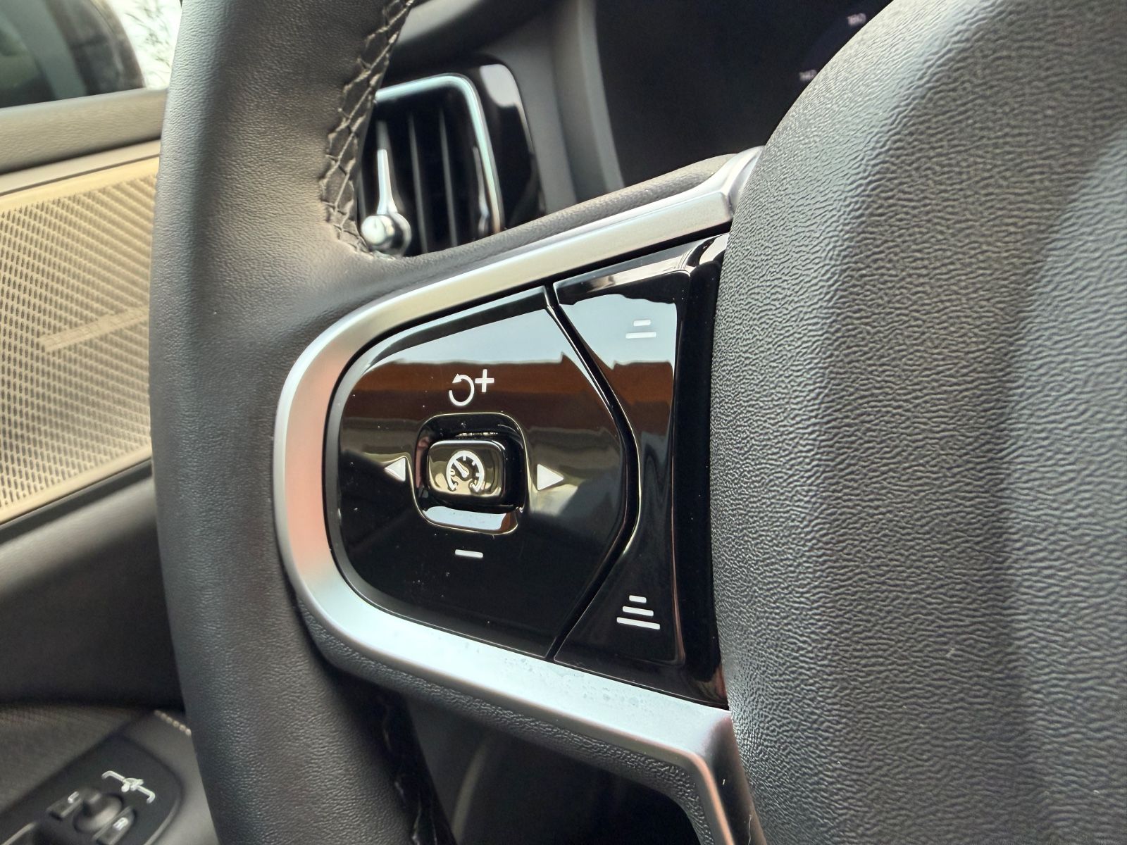 Volvo V60 B4 FWD Plus Dark #volvo #madebymerten foto 13