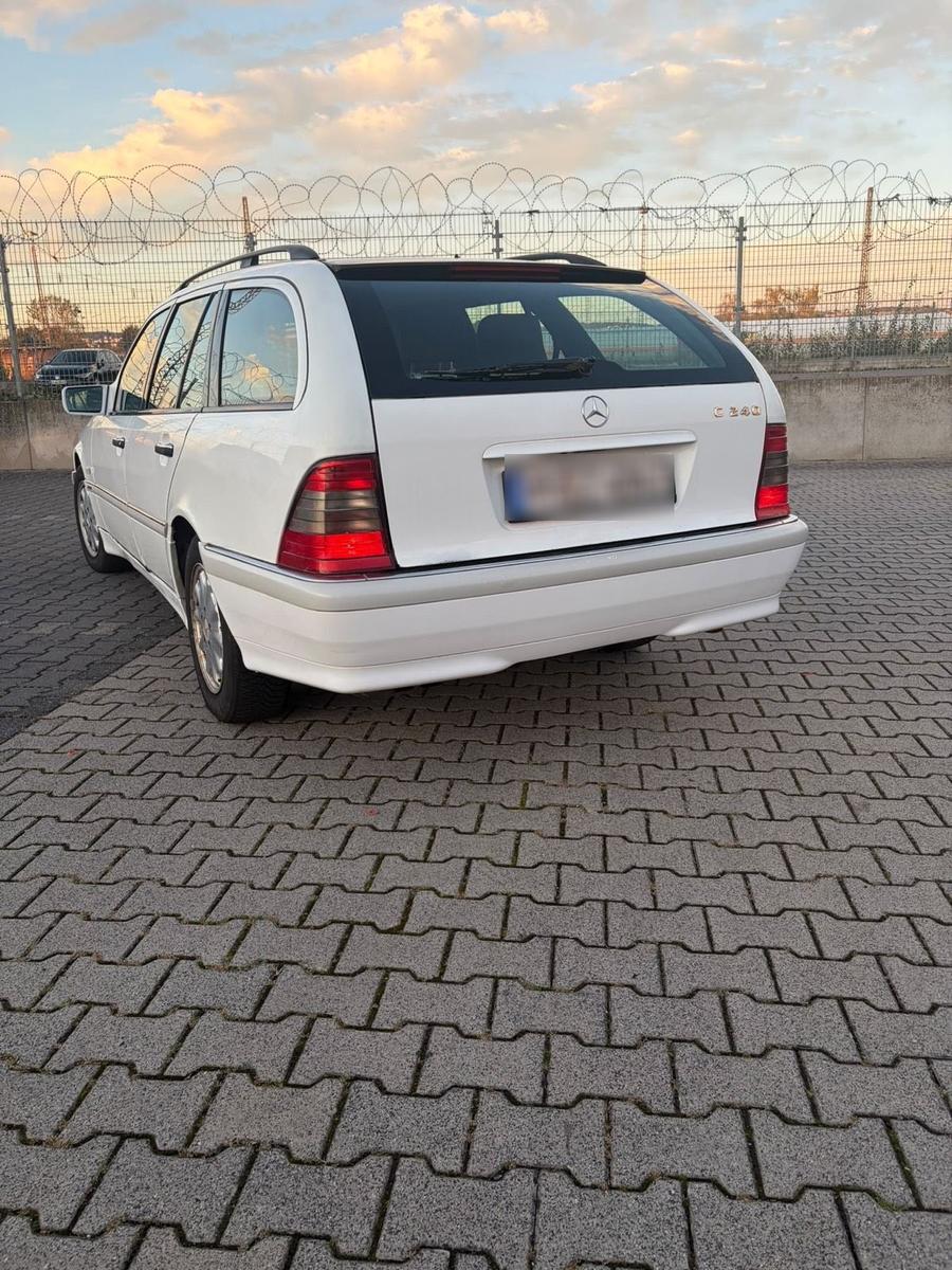 Mercedes-Benz C 240